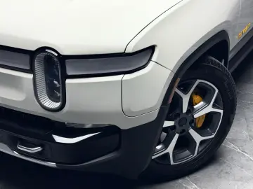 ANDERE Rivian R1T Quad-Motor AWD  Adventure Edition