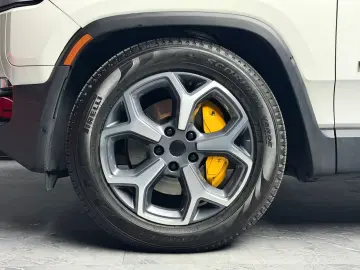 ANDERE Rivian R1T Quad-Motor AWD  Adventure Edition