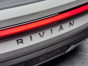 ANDERE Rivian R1T Quad-Motor AWD  Adventure Edition