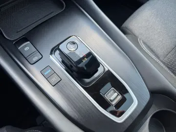 NISSAN Qashqai 1.5VC-T e-POWER N-Connecta PANO HUD
