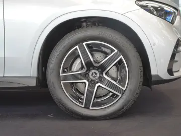 MERCEDES-BENZ GLC 300 d 4M AMG Night powerrot Head-up AIR