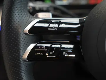 MERCEDES-BENZ GLC 300 d 4M AMG Night powerrot Head-up AIR