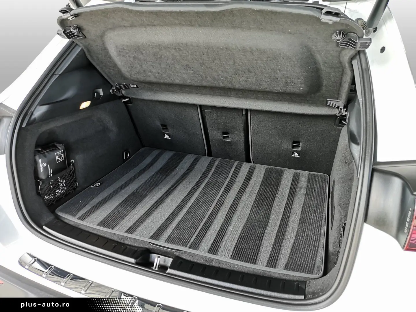 MERCEDES-BENZ EQA 300 4M Progressive ADVANCED Burm BLIND