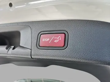 MERCEDES-BENZ EQA 300 4M Progressive ADVANCED Burm BLIND