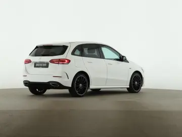 MERCEDES-BENZ B 250e AMG Night MBUX Kamera LED Navi Park