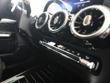 MERCEDES-BENZ B 250e AMG Night MBUX Kamera LED Navi Park