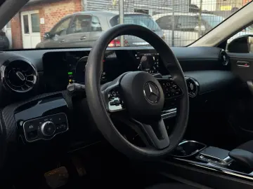 MERCEDES-BENZ A 250e  Scheckheft CarPlay NAVI Park