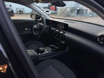 MERCEDES-BENZ A 250e  Scheckheft CarPlay NAVI Park