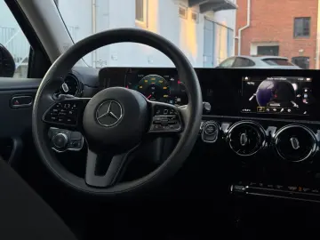 MERCEDES-BENZ A 250e  Scheckheft CarPlay NAVI Park