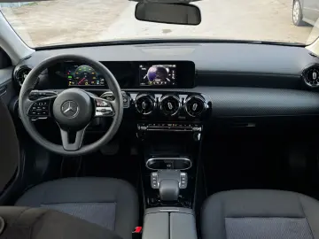 MERCEDES-BENZ A 250e  Scheckheft CarPlay NAVI Park