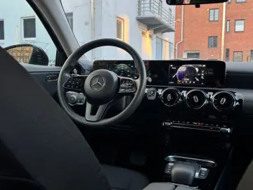 MERCEDES-BENZ A 250e  Scheckheft CarPlay NAVI Park
