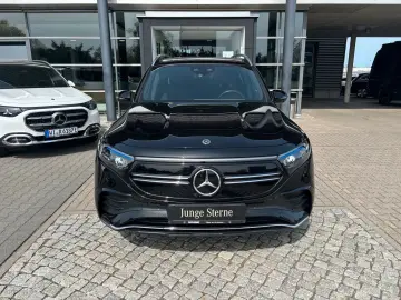 MERCEDES-BENZ EQB 300 4M AMG Distronic Pano CarPlay 360