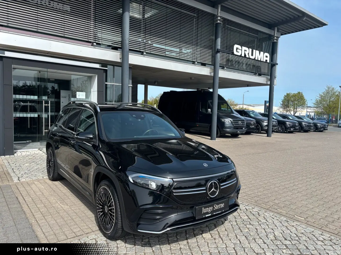 MERCEDES-BENZ EQB 300 4M AMG Distronic Pano CarPlay 360