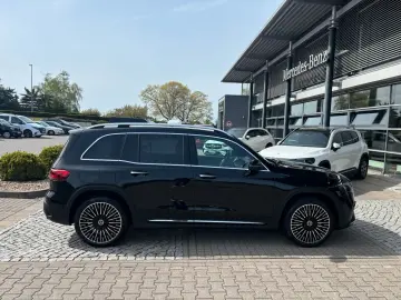 MERCEDES-BENZ EQB 300 4M AMG Distronic Pano CarPlay 360