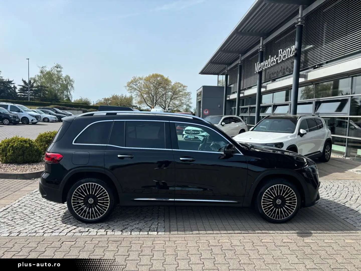 MERCEDES-BENZ EQB 300 4M AMG Distronic Pano CarPlay 360