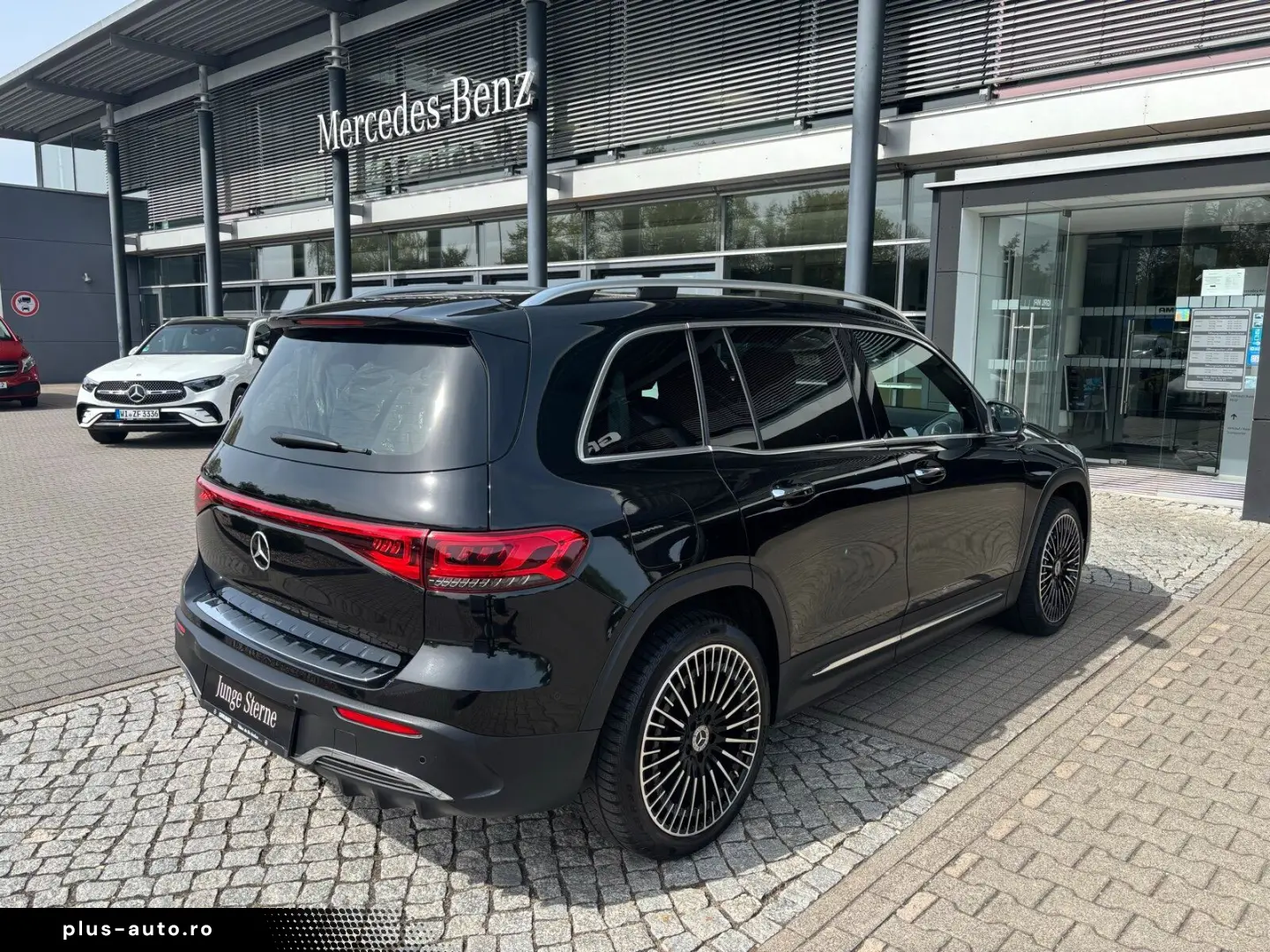 MERCEDES-BENZ EQB 300 4M AMG Distronic Pano CarPlay 360