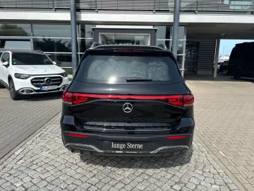 MERCEDES-BENZ EQB 300 4M AMG Distronic Pano CarPlay 360