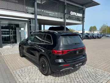 MERCEDES-BENZ EQB 300 4M AMG Distronic Pano CarPlay 360