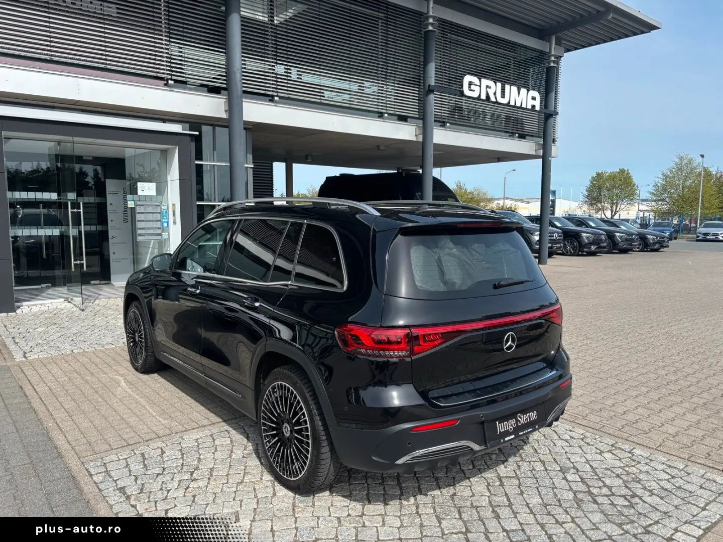 MERCEDES-BENZ EQB 300 4M AMG Distronic Pano CarPlay 360