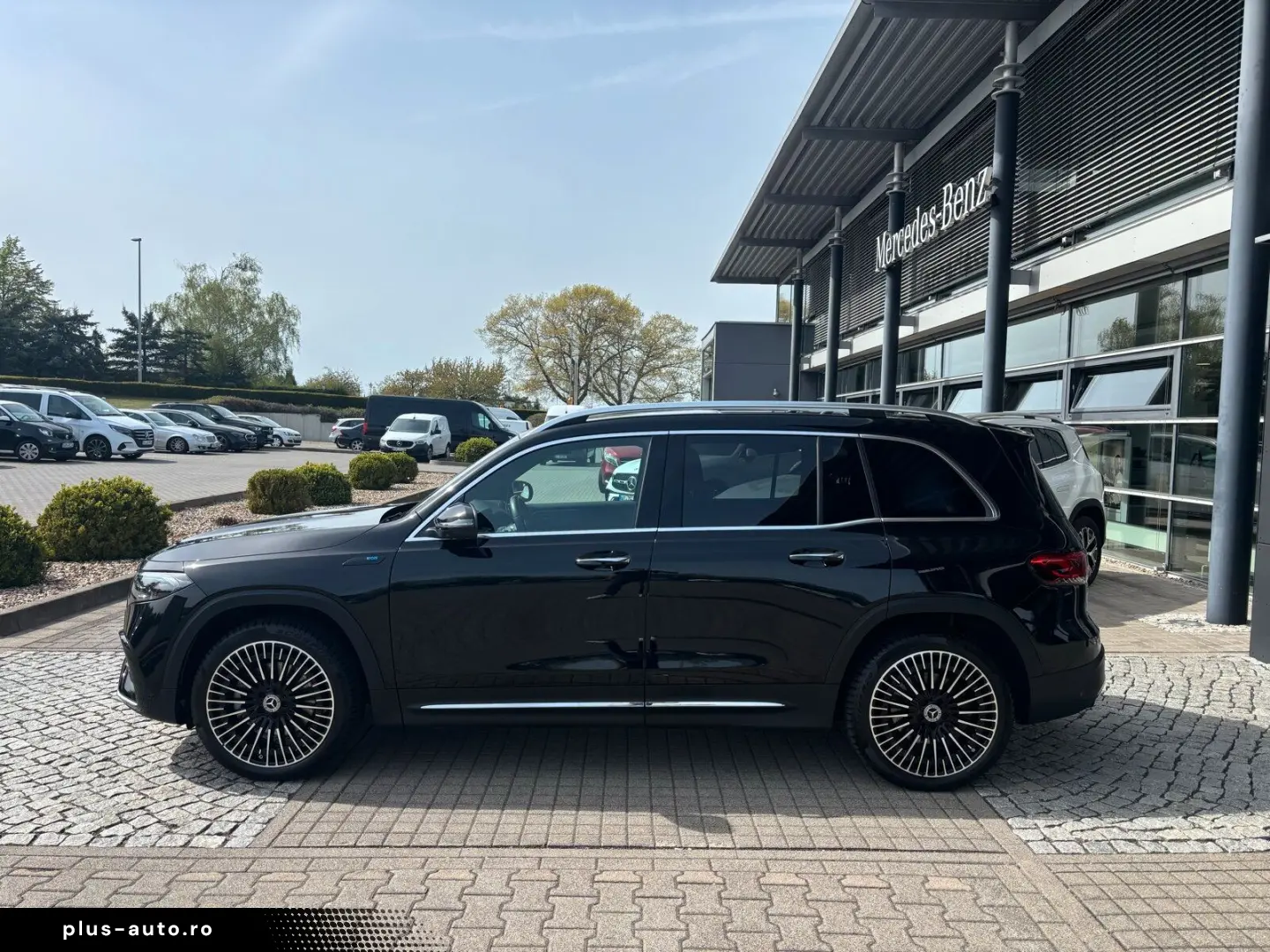 MERCEDES-BENZ EQB 300 4M AMG Distronic Pano CarPlay 360