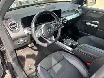 MERCEDES-BENZ EQB 300 4M AMG Distronic Pano CarPlay 360