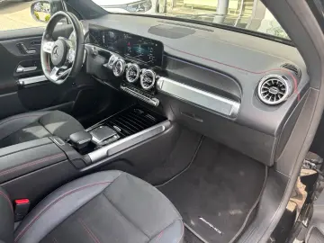 MERCEDES-BENZ EQB 300 4M AMG Distronic Pano CarPlay 360