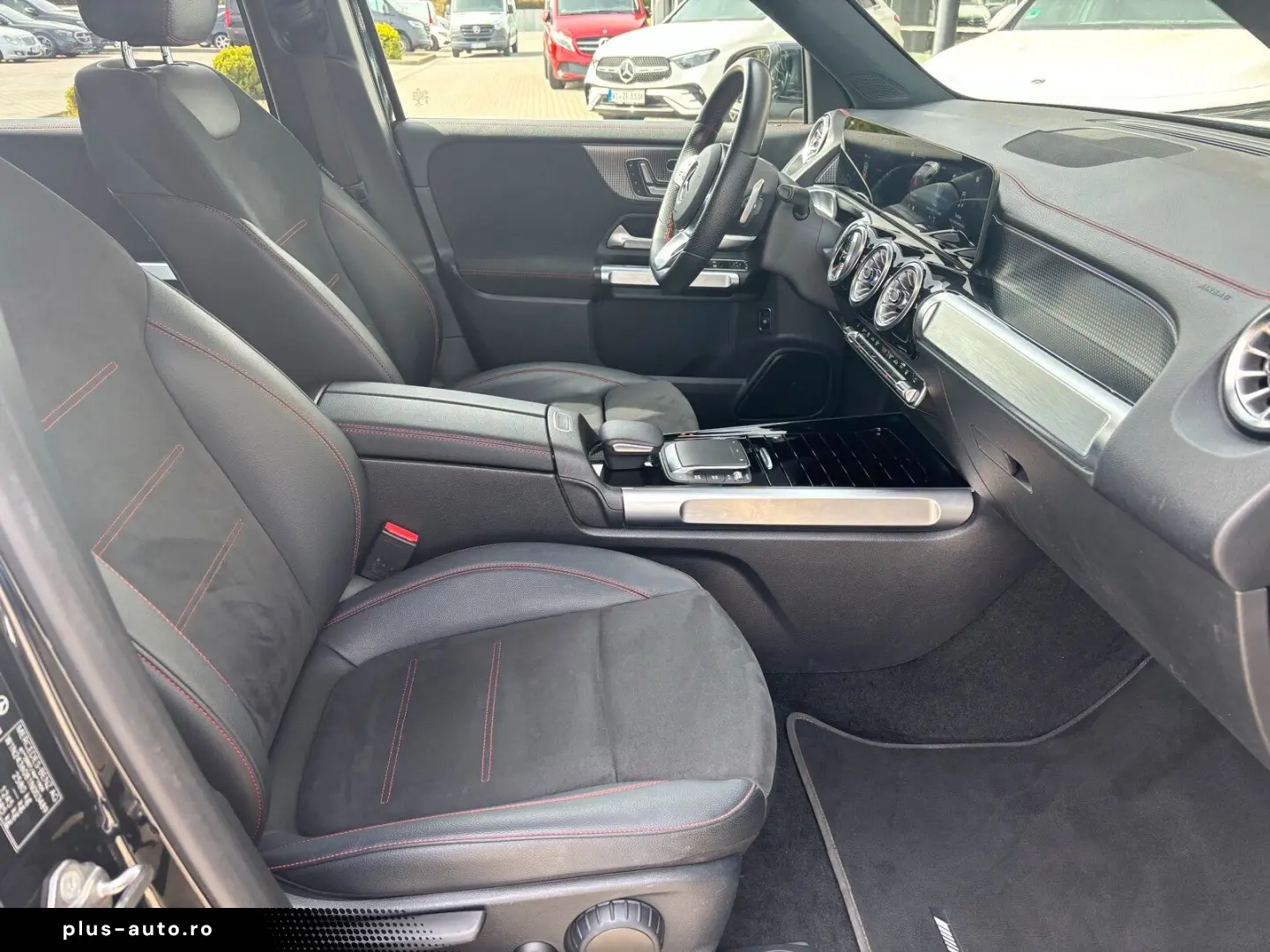 MERCEDES-BENZ EQB 300 4M AMG Distronic Pano CarPlay 360