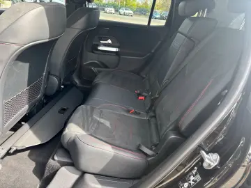 MERCEDES-BENZ EQB 300 4M AMG Distronic Pano CarPlay 360