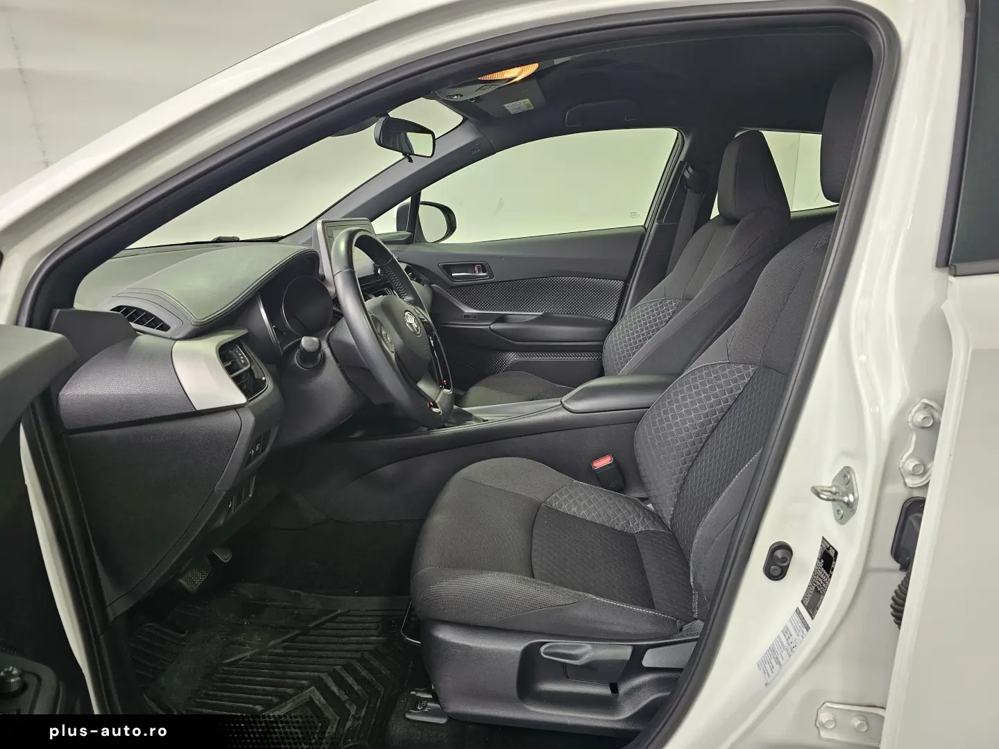 Toyota C-HR 1.8 HSD 122 CP 4x2 CVT C-enter