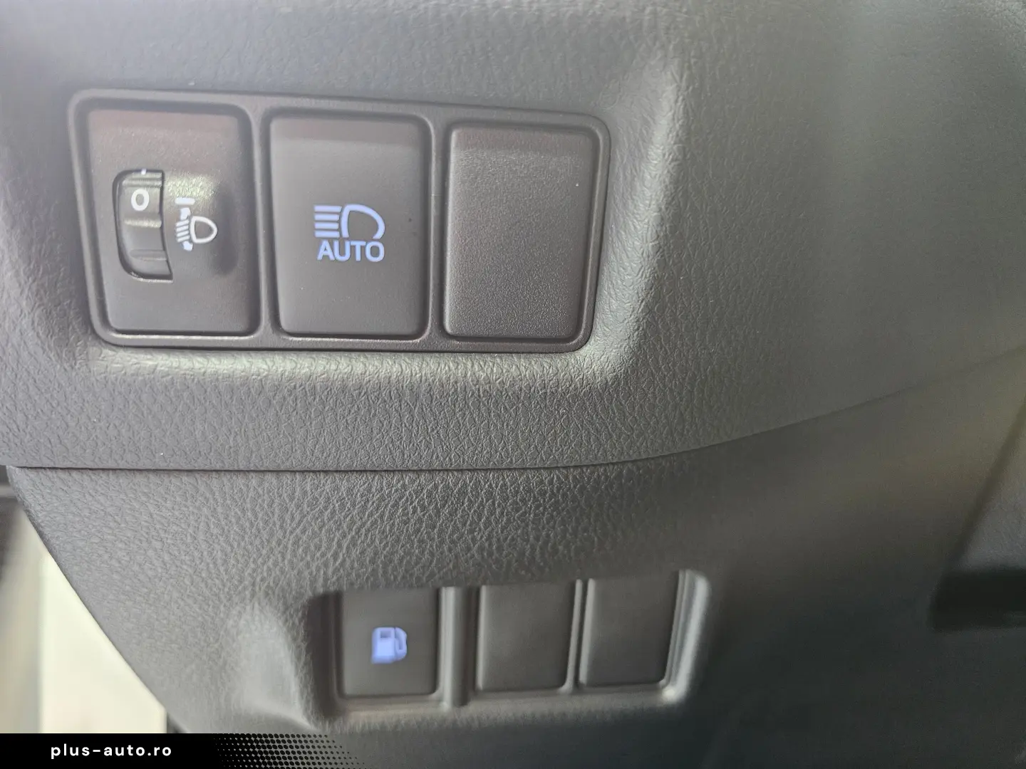 Toyota C-HR 1.8 HSD 122 CP 4x2 CVT C-enter