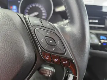 Toyota C-HR 1.8 HSD 122 CP 4x2 CVT C-enter