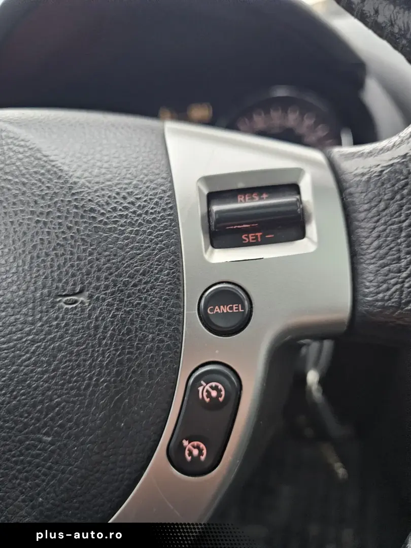 Nissan Qashqai 2 (7 locuri) 4x4 2.0dci 150 cai