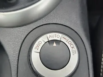 Nissan Qashqai 2 (7 locuri) 4x4 2.0dci 150 cai