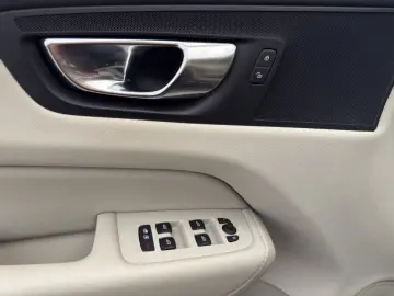 VOLVO XC60 B4 Core Leder Navi LED Kam el.HKL hzb.LK