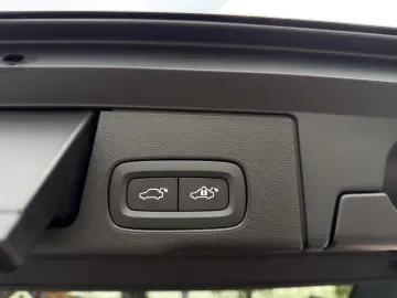 VOLVO XC60 B4 Core Leder Navi LED Kam el.HKL hzb.LK