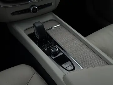 VOLVO XC60 B4 Core Leder Navi LED Kam el.HKL hzb.LK