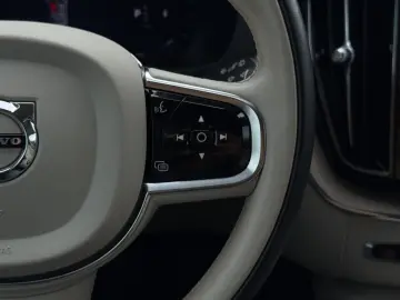 VOLVO XC60 B4 Core Leder Navi LED Kam el.HKL hzb.LK