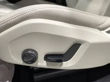 VOLVO XC60 B4 Diesel Momentum Pro Automatik EU6 Leder