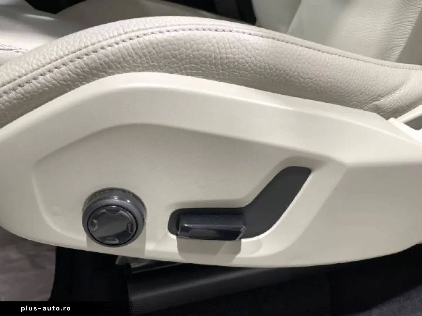 VOLVO XC60 B4 Diesel Momentum Pro Automatik EU6 Leder