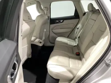 VOLVO XC60 B4 Diesel Momentum Pro Automatik EU6 Leder