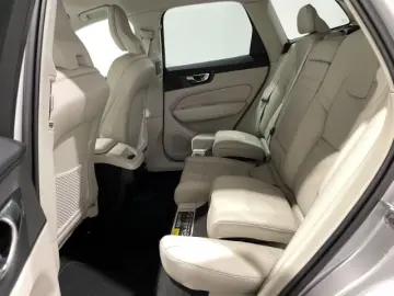 VOLVO XC60 B4 Diesel Momentum Pro Automatik EU6 Leder