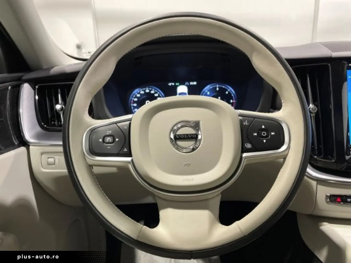 VOLVO XC60 B4 Diesel Momentum Pro Automatik EU6 Leder