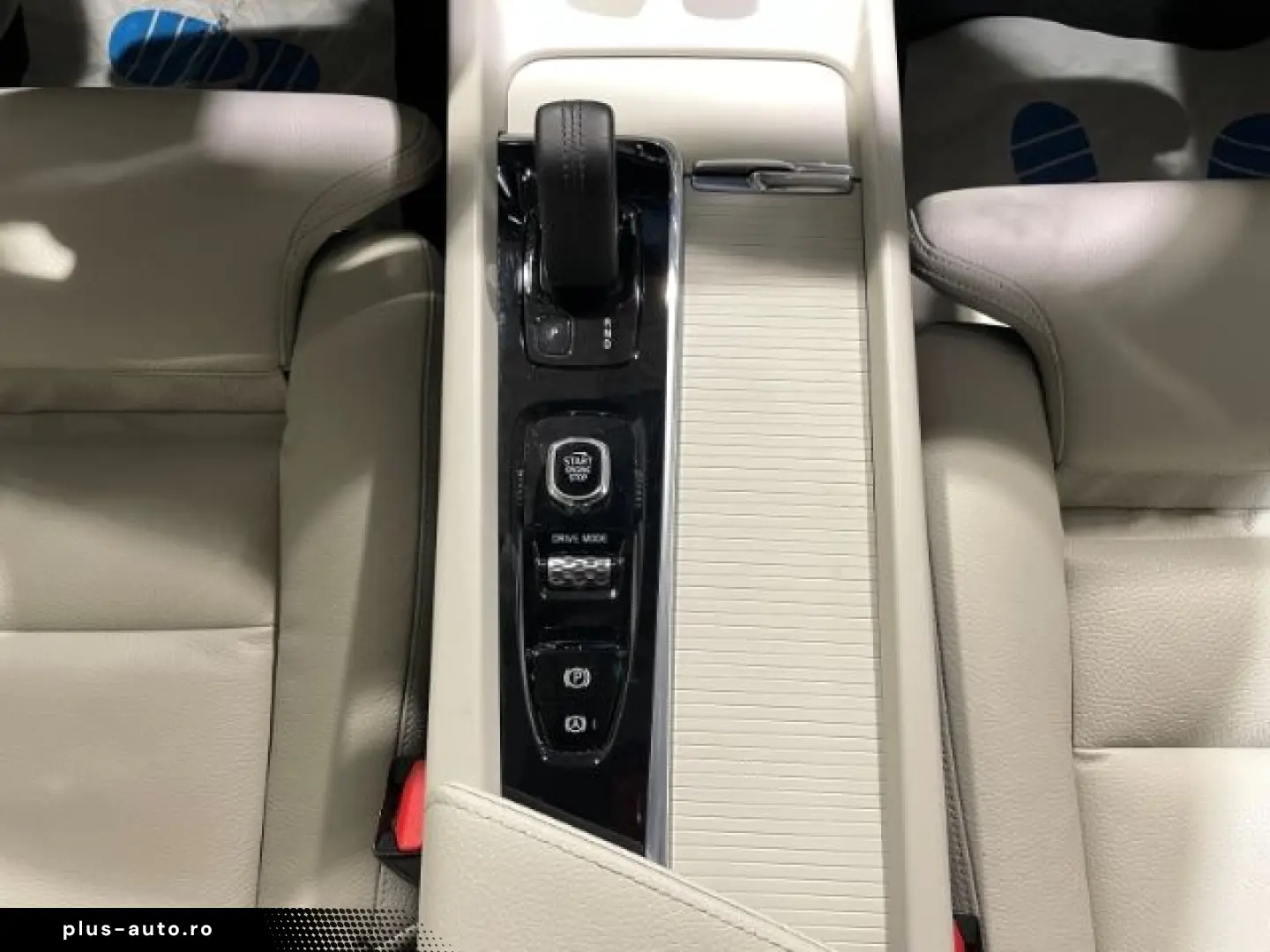 VOLVO XC60 B4 Diesel Momentum Pro Automatik EU6 Leder