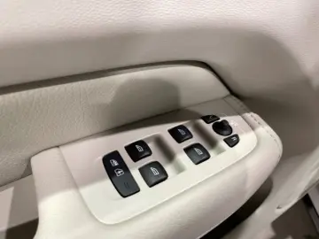 VOLVO XC60 B4 Diesel Momentum Pro Automatik EU6 Leder