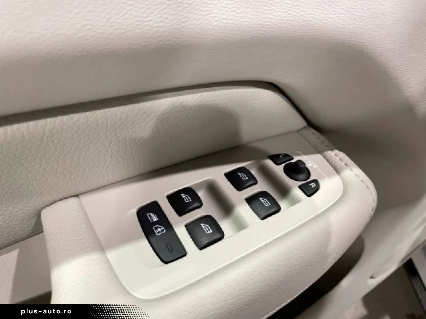 VOLVO XC60 B4 Diesel Momentum Pro Automatik EU6 Leder