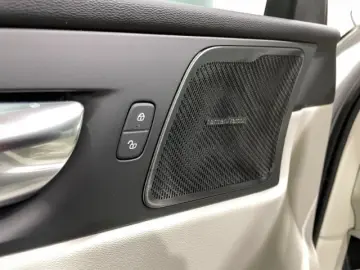 VOLVO XC60 B4 Diesel Momentum Pro Automatik EU6 Leder