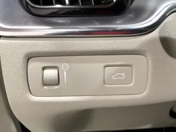 VOLVO XC60 B4 Diesel Momentum Pro Automatik EU6 Leder