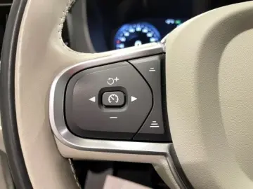 VOLVO XC60 B4 Diesel Momentum Pro Automatik EU6 Leder