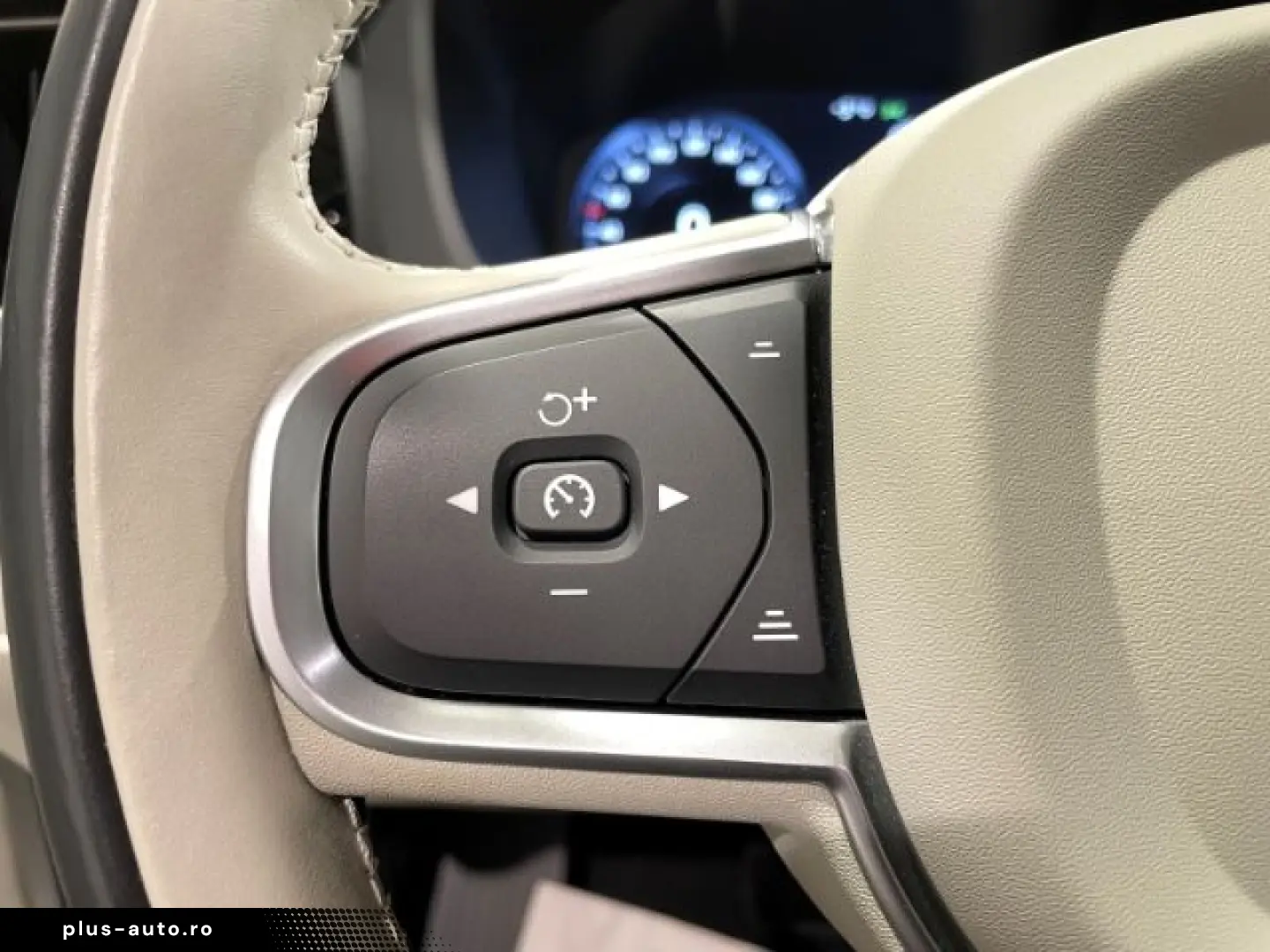 VOLVO XC60 B4 Diesel Momentum Pro Automatik EU6 Leder