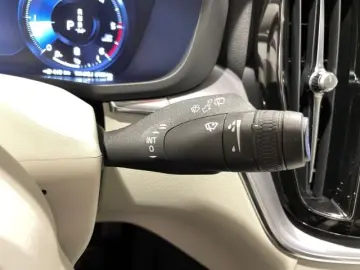 VOLVO XC60 B4 Diesel Momentum Pro Automatik EU6 Leder